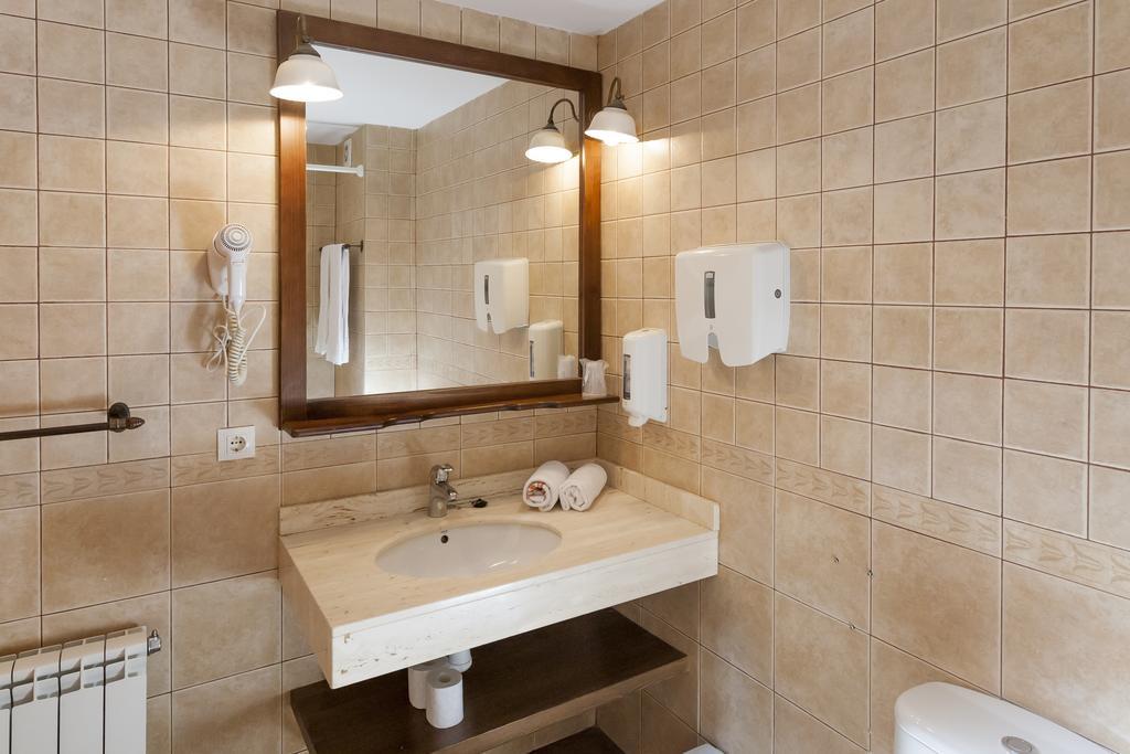Hotel Fonda Merce Llivia Exteriör bild