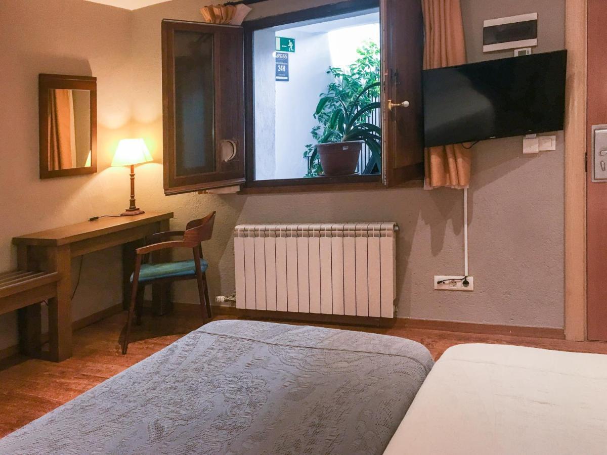 Hotel Fonda Merce Llivia Exteriör bild
