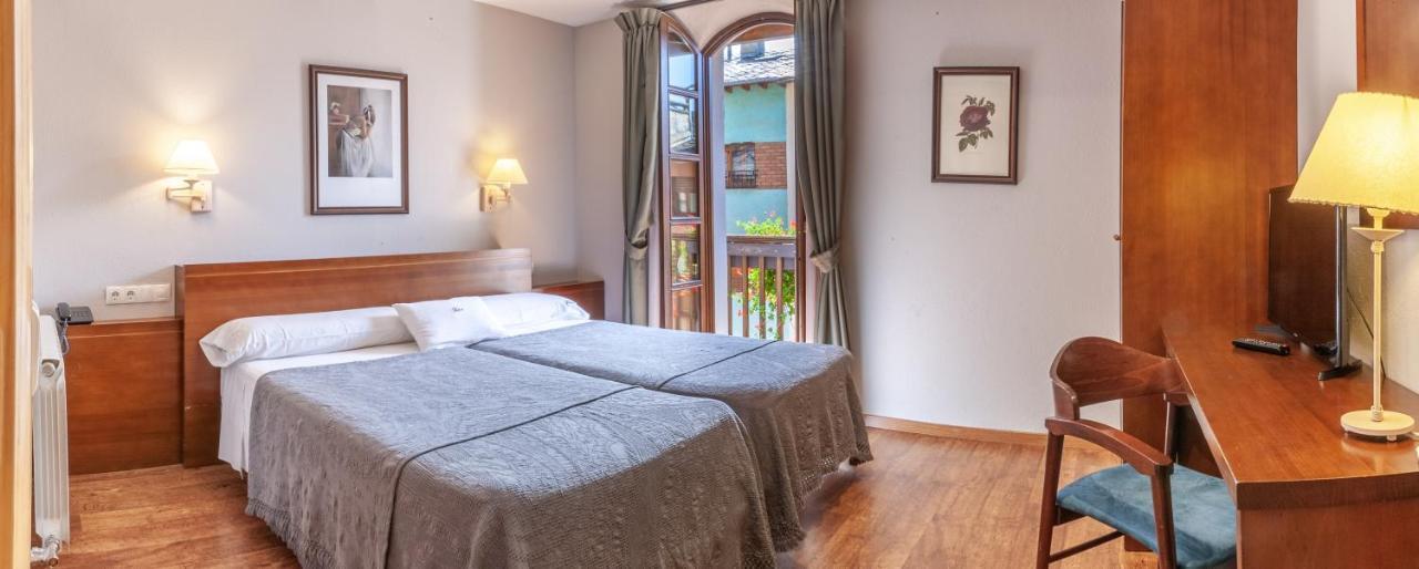 Hotel Fonda Merce Llivia Exteriör bild
