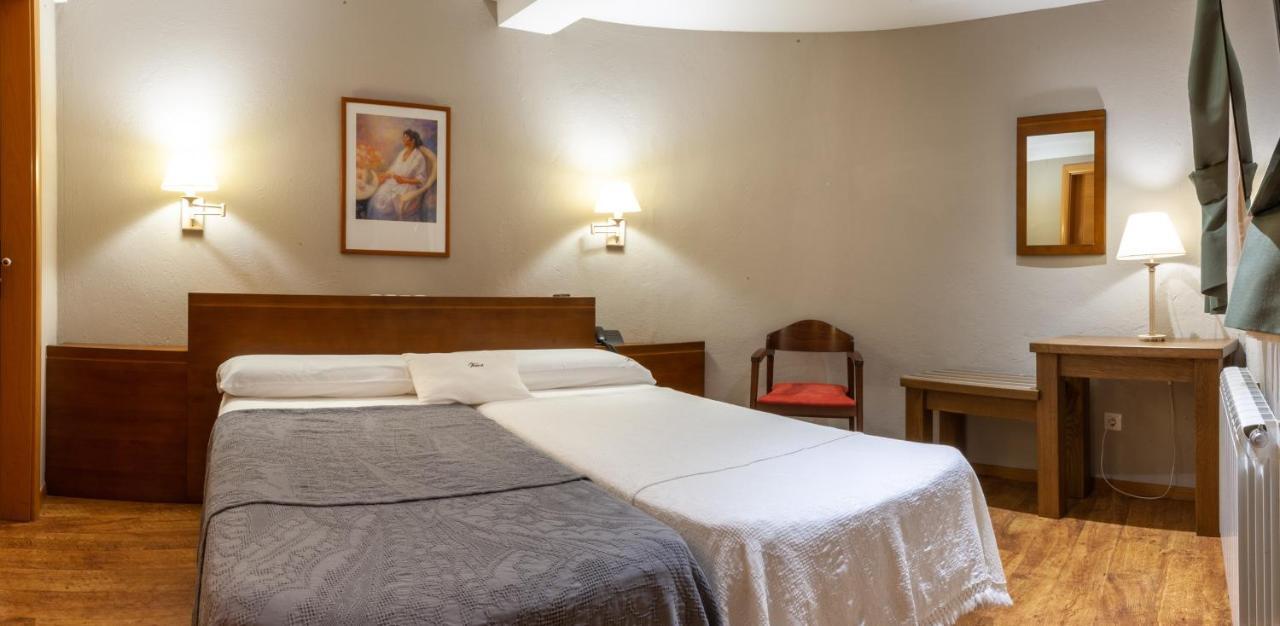 Hotel Fonda Merce Llivia Exteriör bild
